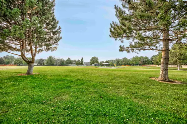 4202 S Irby Loop, Kennewick, WA 99337