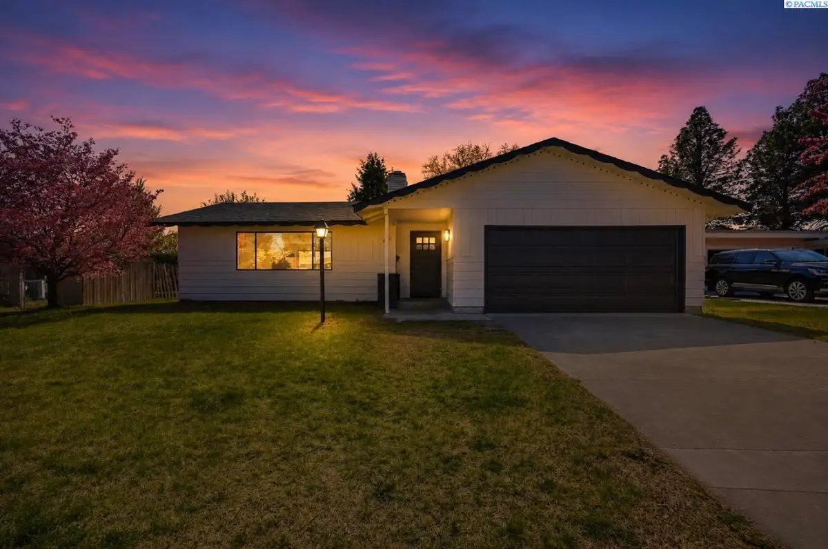 2421 W Grand Ronde Pl, Kennewick, WA 99336 - #1