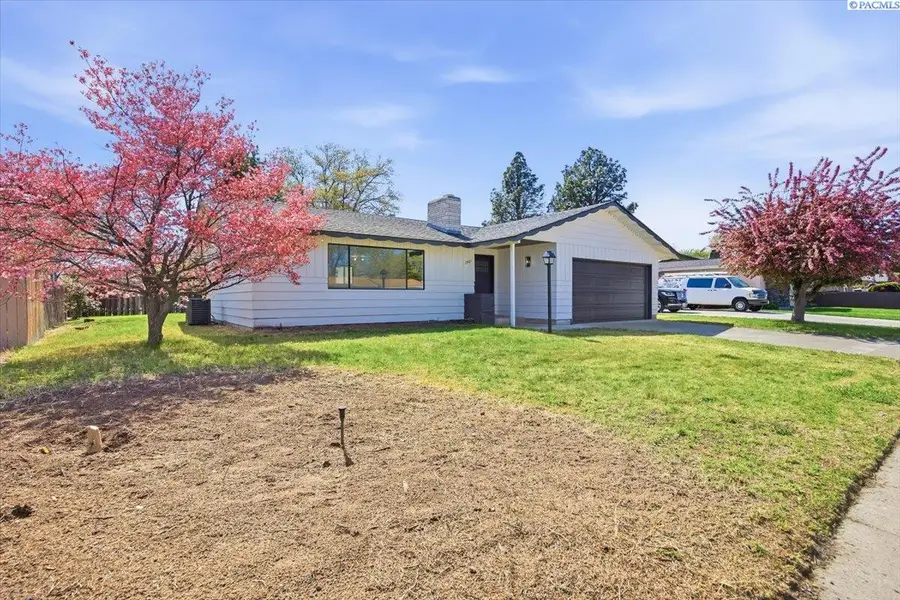 2421 W Grand Ronde Pl, Kennewick, WA 99336 - #3