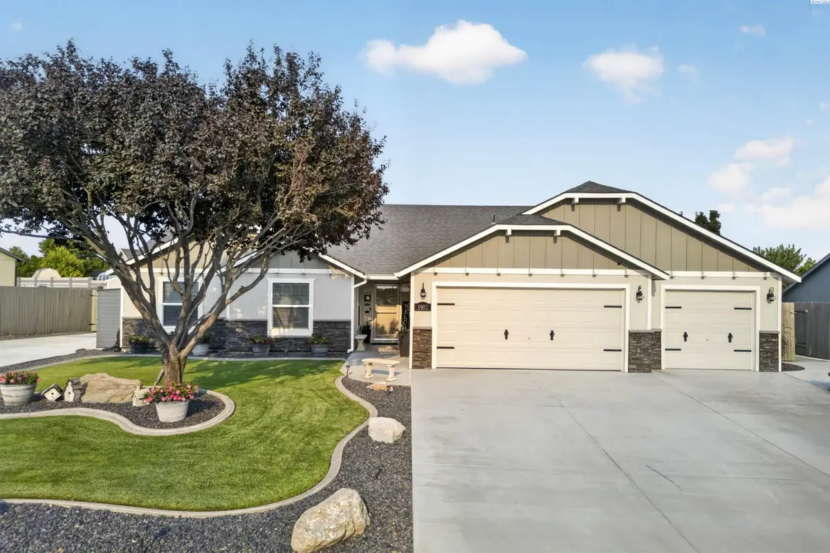 1902 Diamond Head Way, West Richland, WA 99353 - #1