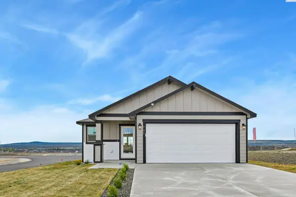 703 Honeylicious St, Richland, WA 99352