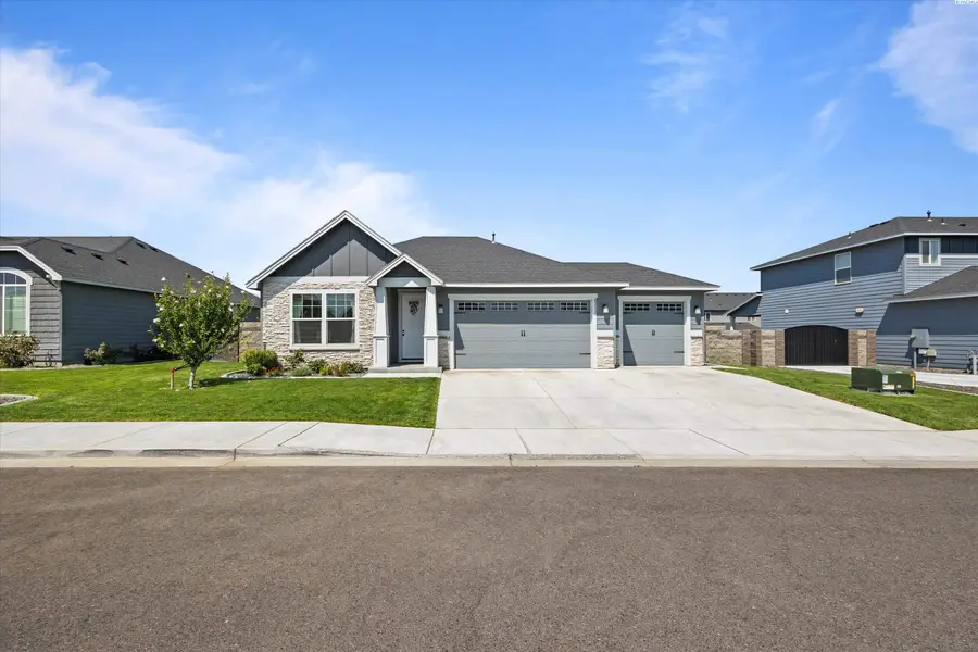 8212 Fernow St, West Richland, WA 99353 - #2