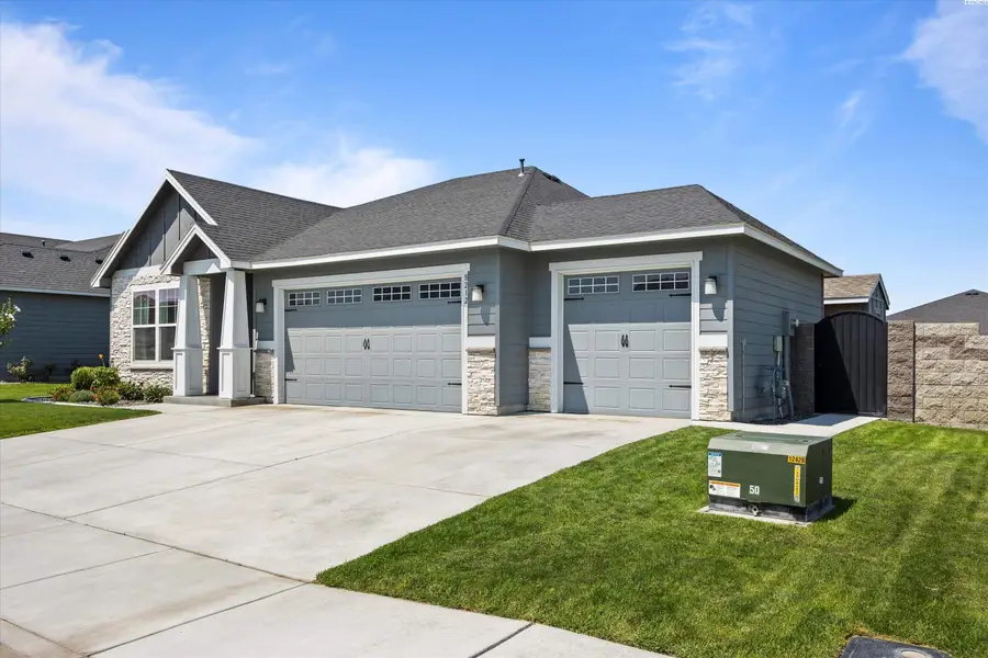 8212 Fernow St, West Richland, WA 99353 - #3