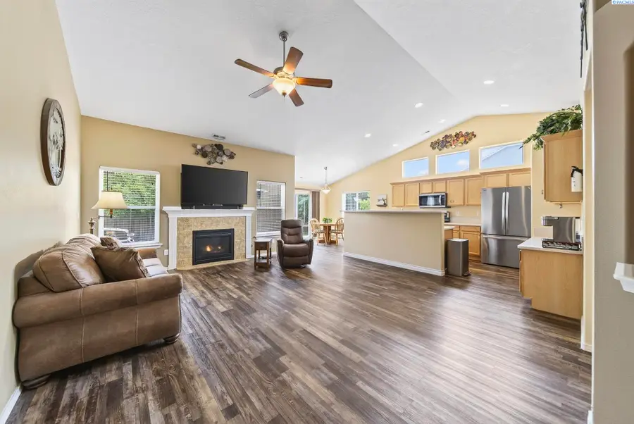 3544 Kristin Dr, West Richland, WA 99353 - #3