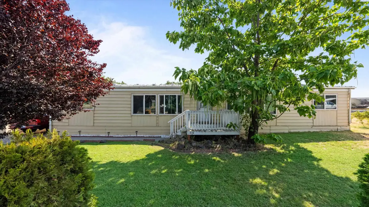 520 Grosscup Blvd, West Richland, WA 99353 - #1