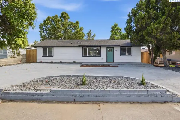 936 W Leola St, Pasco, WA 99301