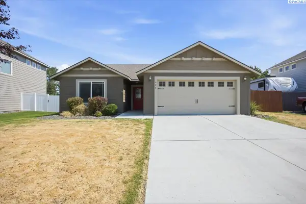 629 E 35th Ave, Kennewick, WA 99337