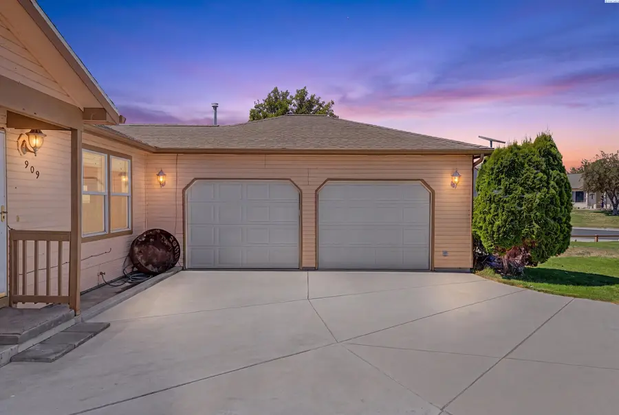 909 W Windrose, Moses Lake, WA 98837 - #2