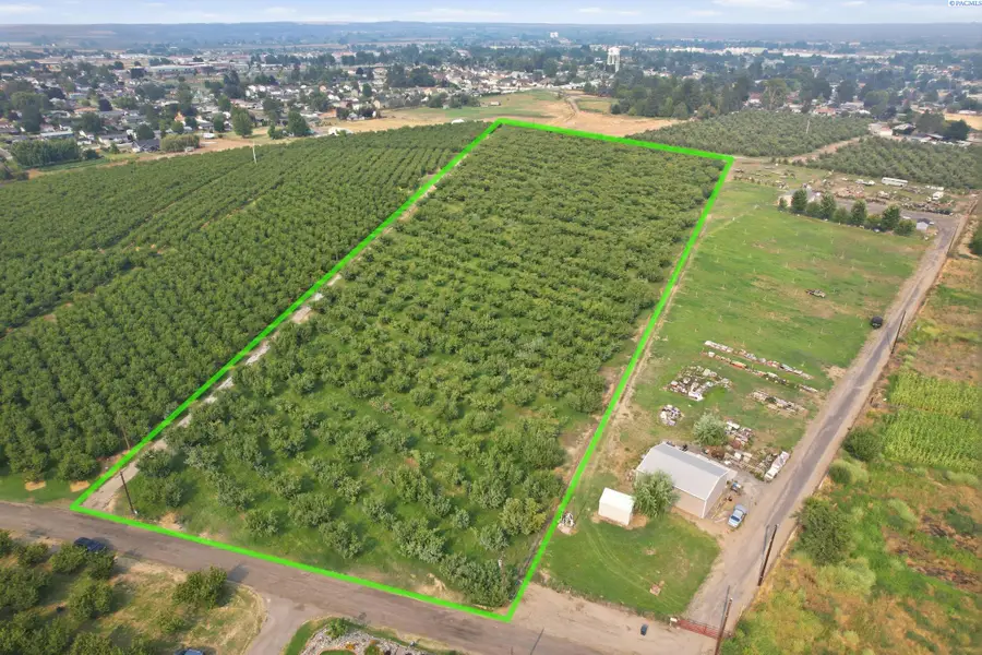 360 Pecan Rd., Grandview, WA 98930 - #2
