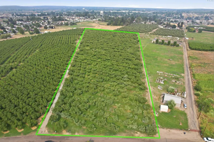360 Pecan Rd., Grandview, WA 98930 - #3
