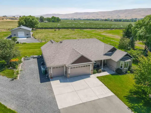 12115 Paige Ln, Prosser, WA 99350