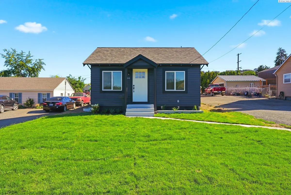 808 Fremont Ave, Selah, WA 98942 - #1