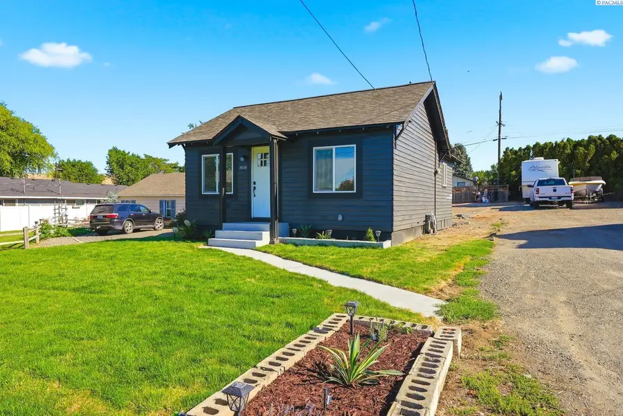 808 Fremont Ave, Selah, WA 98942 - #3
