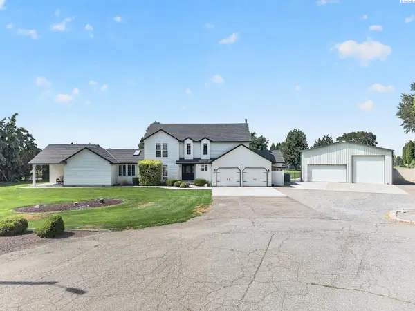 3803 Alderlake Court, West Richland, WA 99353