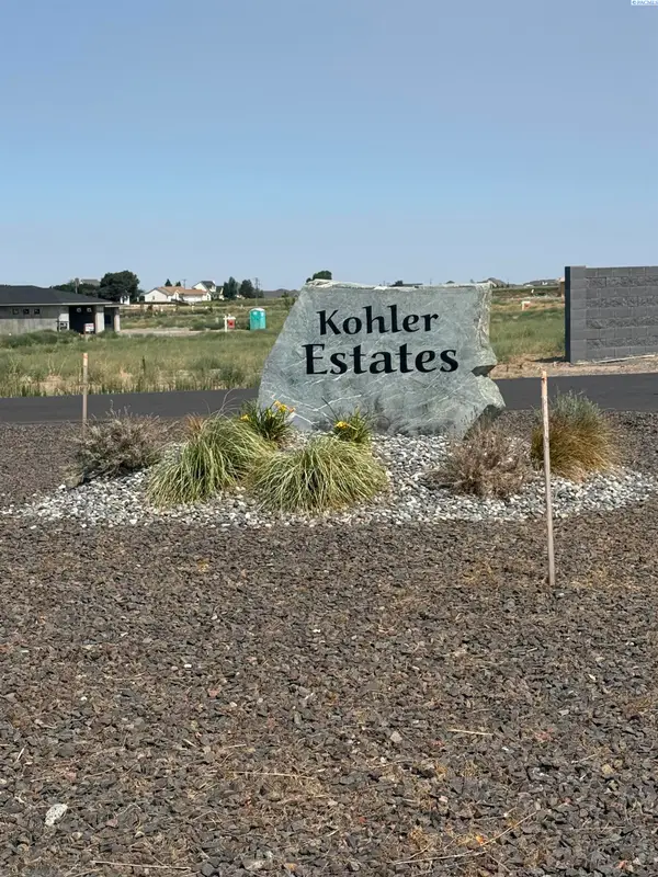 8301 Axil Lane, Pasco, WA 99301