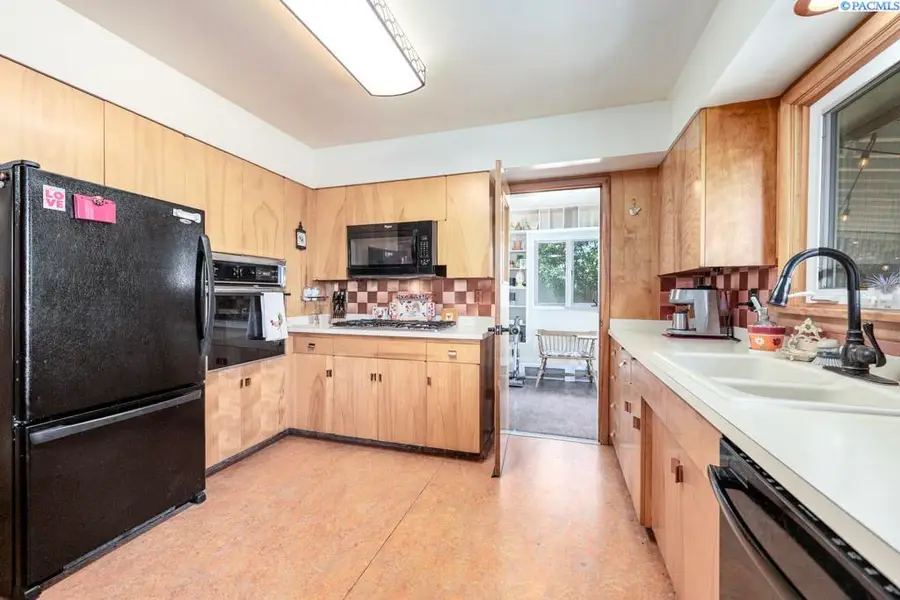 1008 S Lake St, Colfax, WA 99111 - #3
