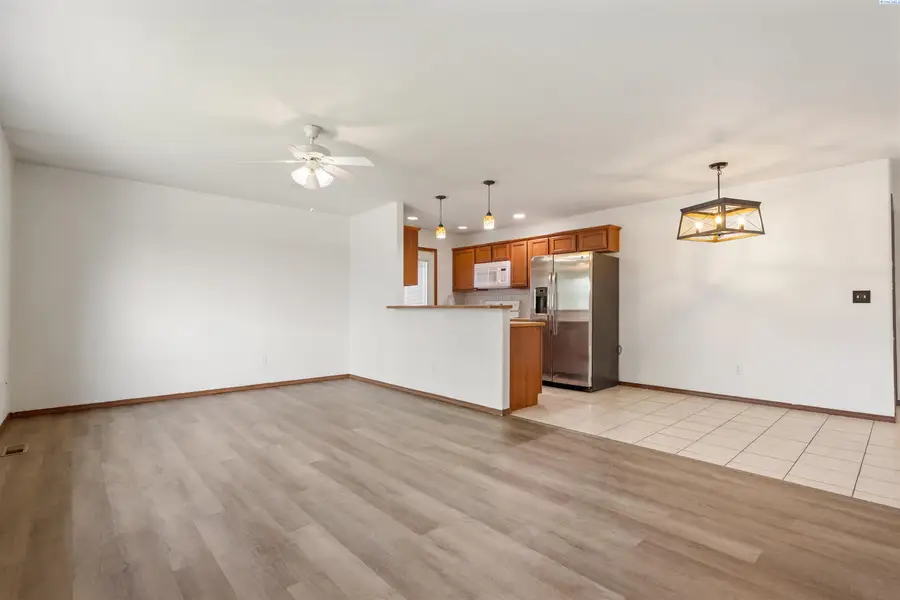 216 Deangela Ct, Grandview, WA 98930 - #3