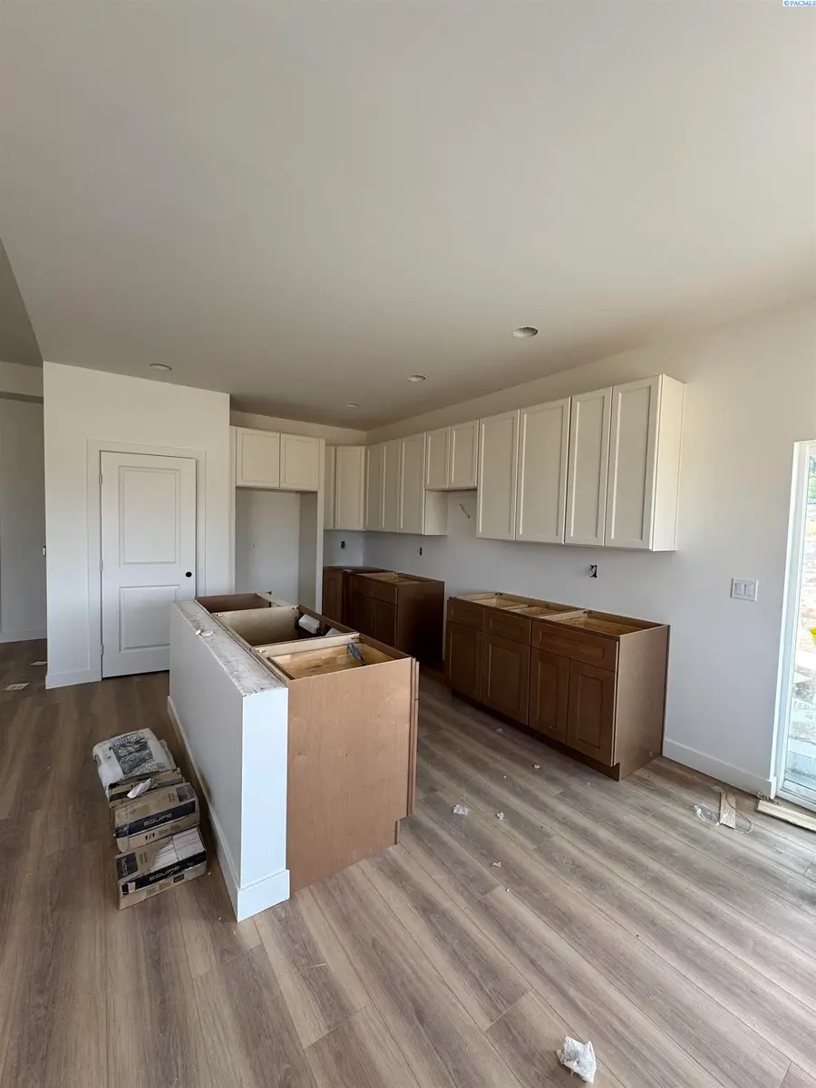321 Hogan St, Sunnyside, WA 98944 - #3