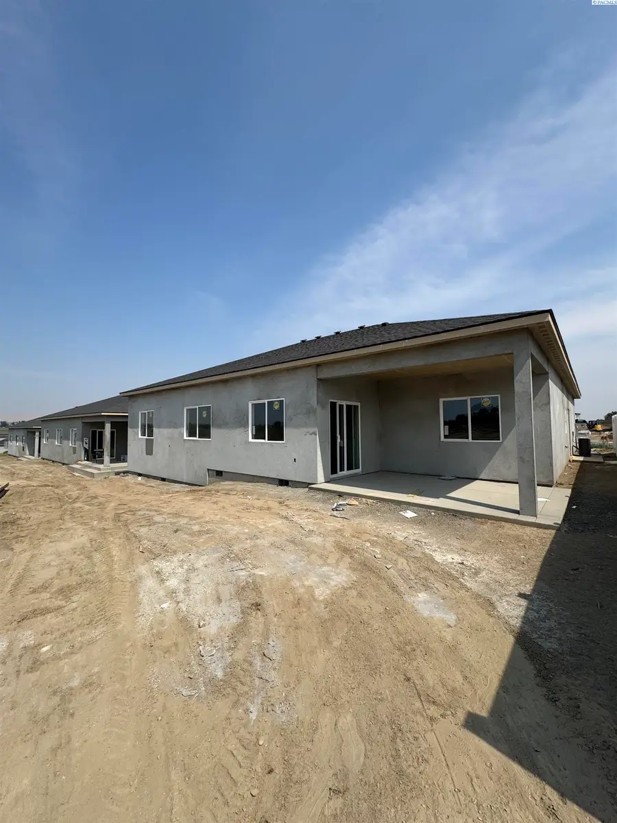 325 Hogan St, Sunnyside, WA 98944 - #3