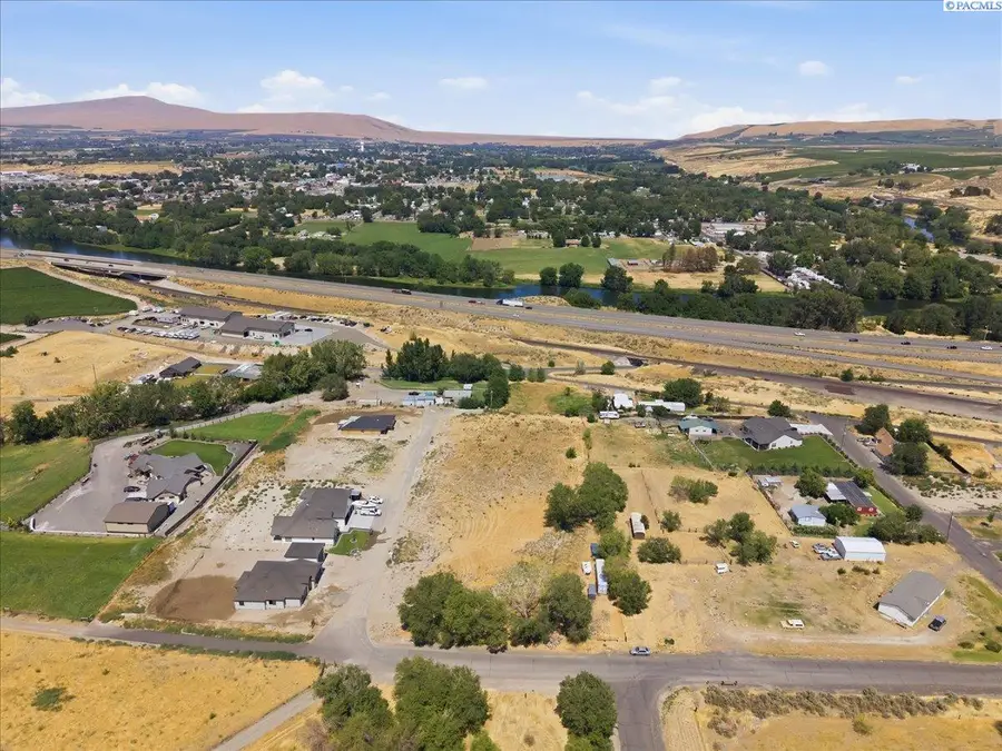 6834 NE 2nd St, Benton City, WA 99320 - #2