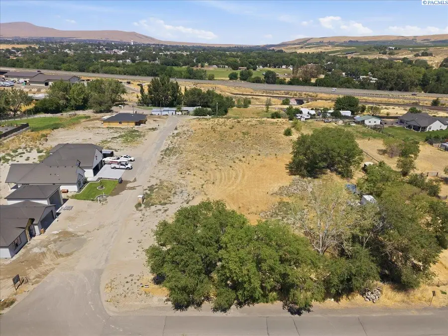 6834 NE 2nd St, Benton City, WA 99320 - #3