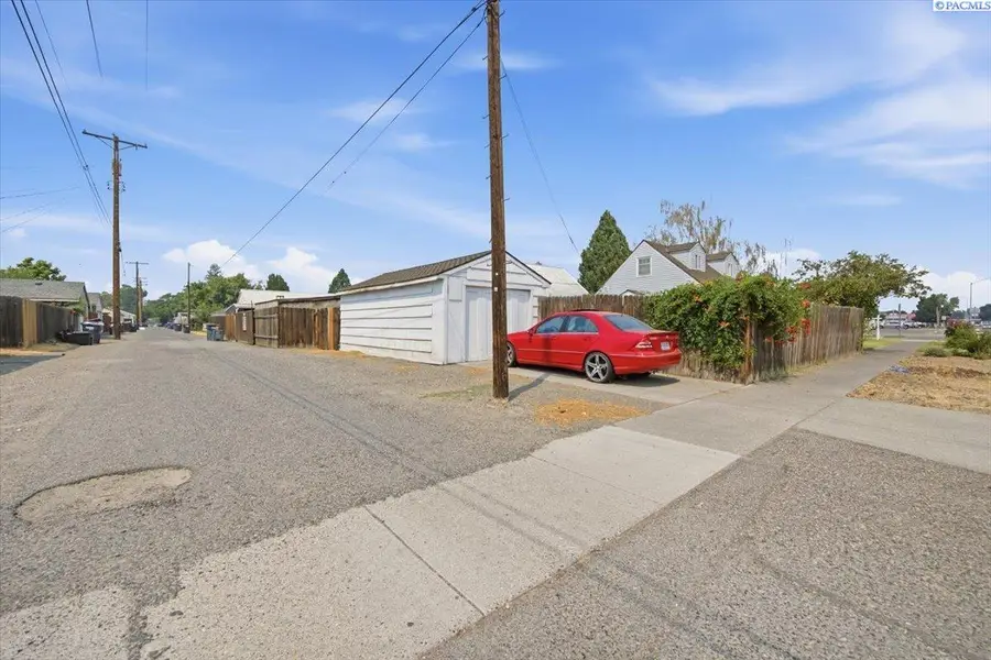 1004 W Henry Street, Pasco, WA 99301 - #2
