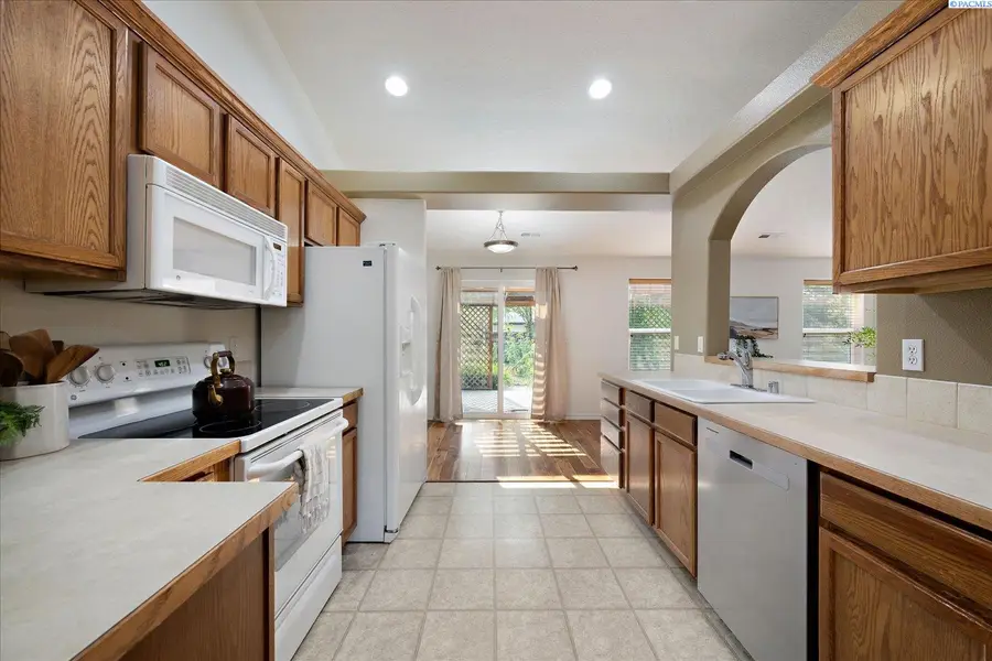 3001 S Highlands Blvd, West Richland, WA 99353 - #2