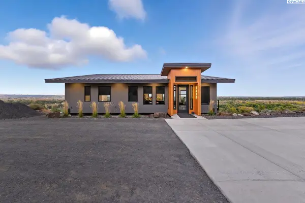 1880 Artemis Rdg, West Richland, WA 99353-9016