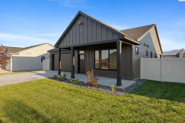 411 Sapphire Ave, Grandview, WA 98930
