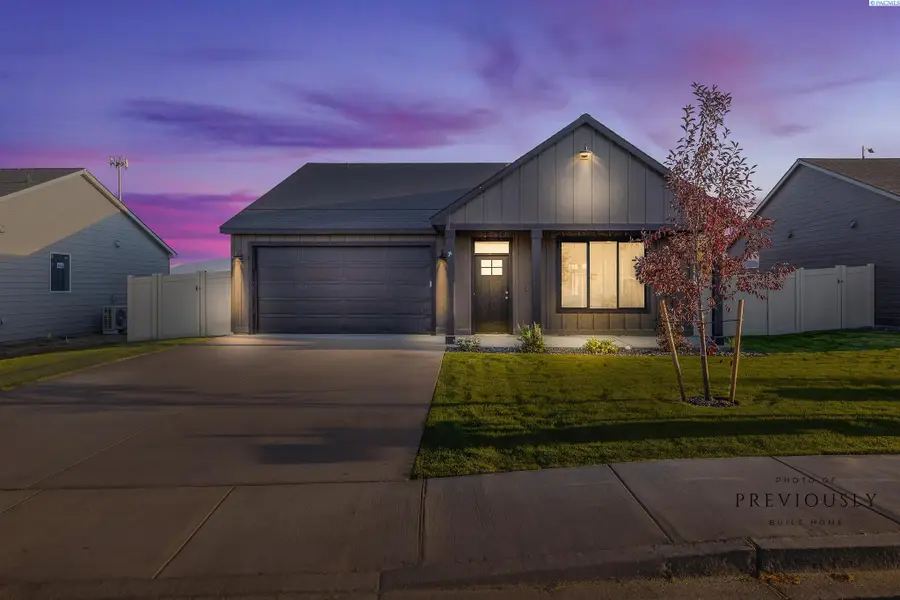411 Sapphire Ave, Grandview, WA 98930 - #2