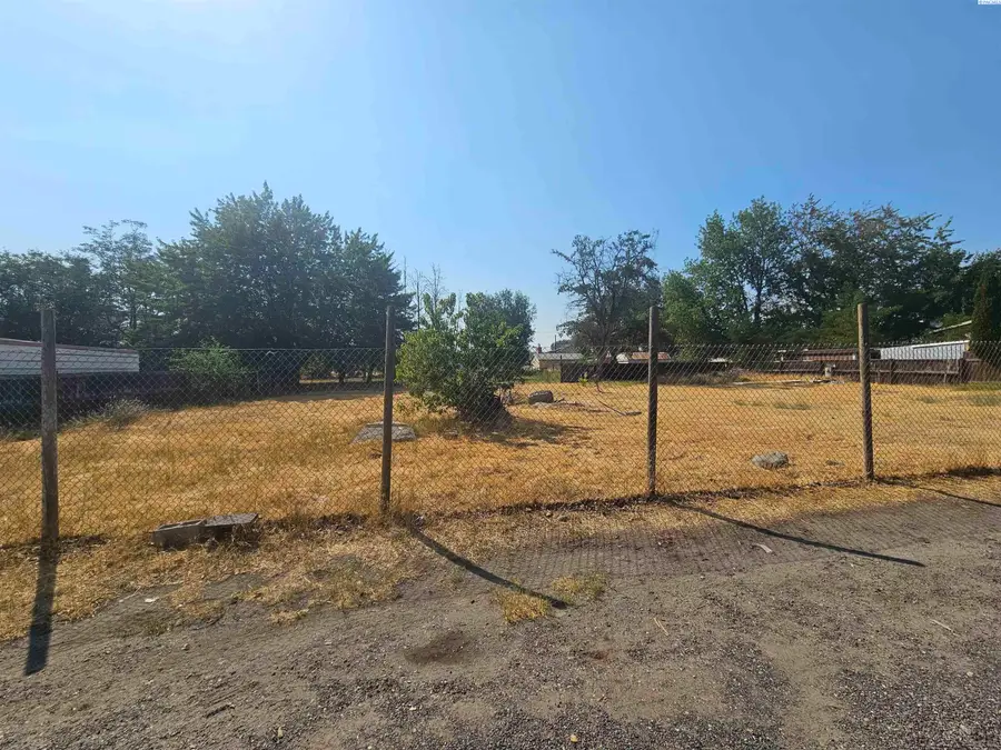 18008 S Hawthorne Street, Kennewick, WA 99337 - #2