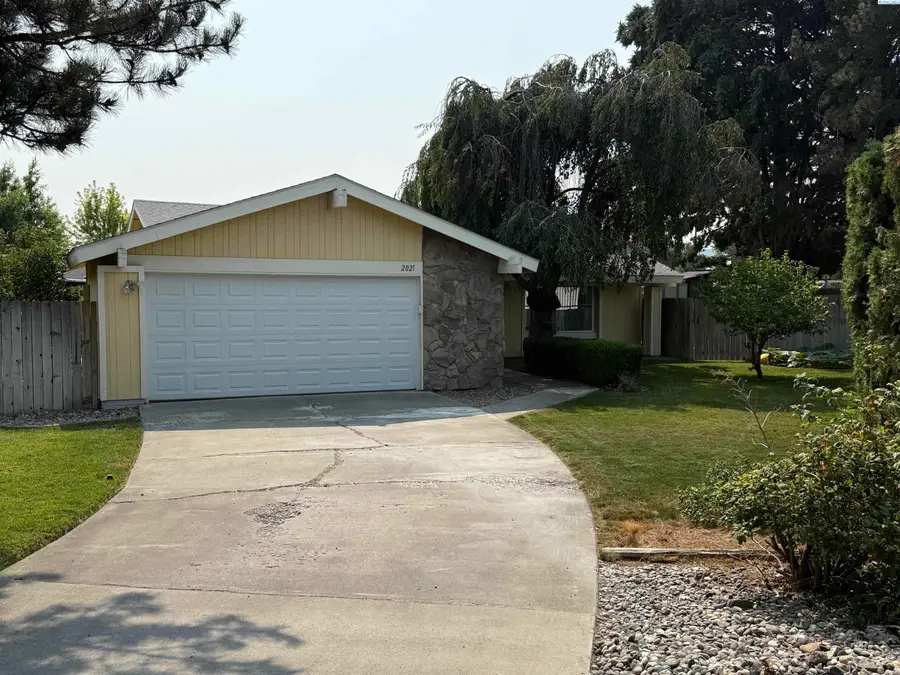 2021 W 26th Ave., Kennewick, WA 99337 - #2
