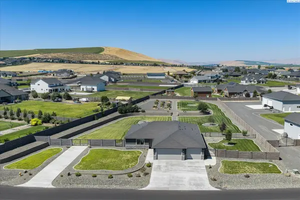 11808 S Gallop Ln, Kennewick, WA 99338