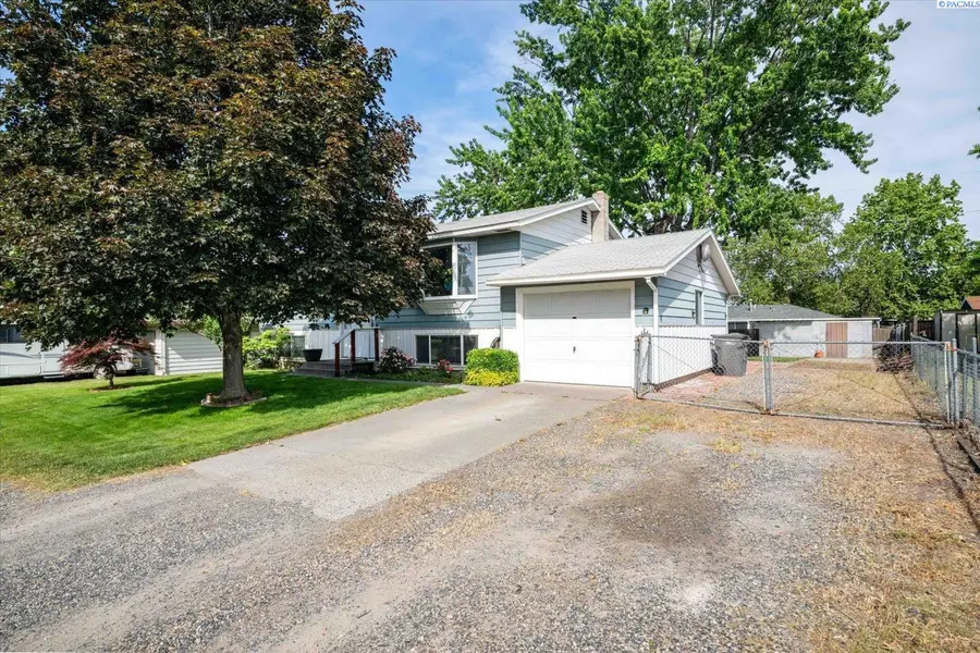 219 S Olson St, Kennewick, WA 99336 - #2