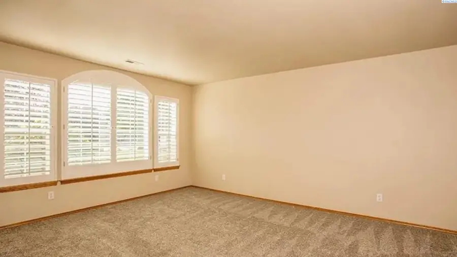 5208 Mockingbird Court, West Richland, WA 99353 - #3