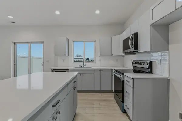 7536 Grapevine Ct, West Richland, WA 99353