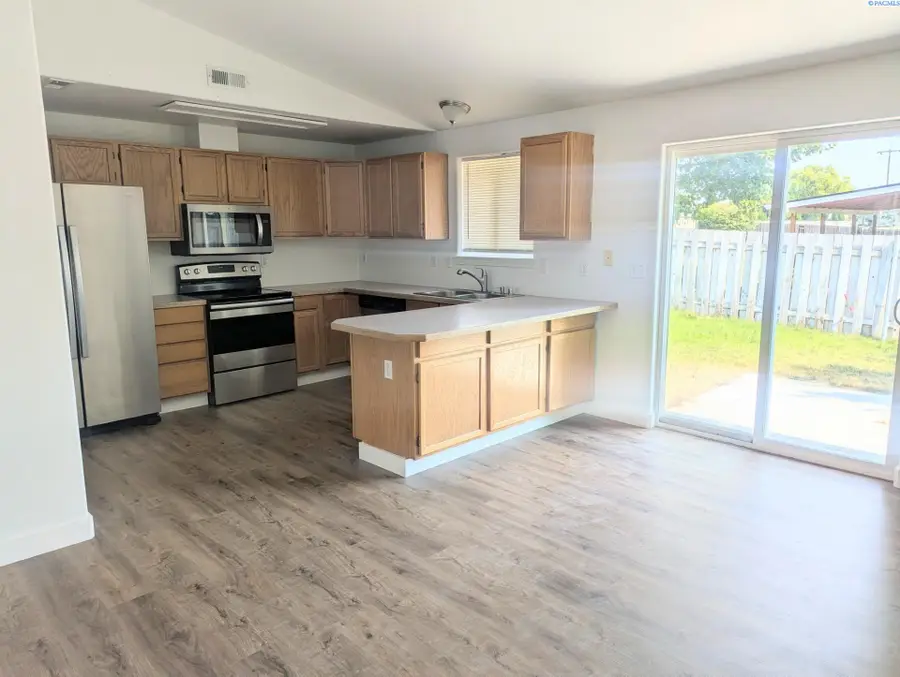 3142 Primrose St, West Richland, WA 99353 - #2