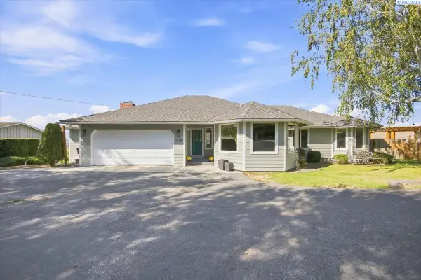 1104 Fellows Dr, Yakima, WA 98908-2204
