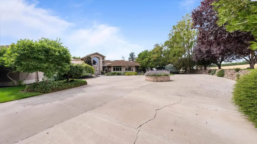 165804 Snipes Rd, Grandview, WA 98930 - #2