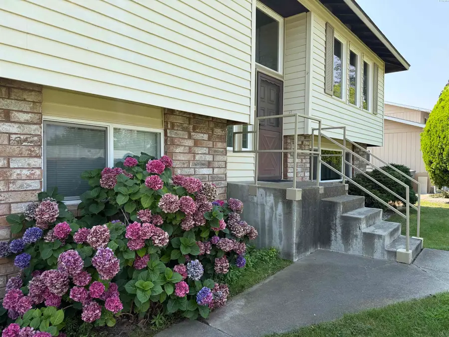 621 Saint St, Richland, WA 99354 - #3