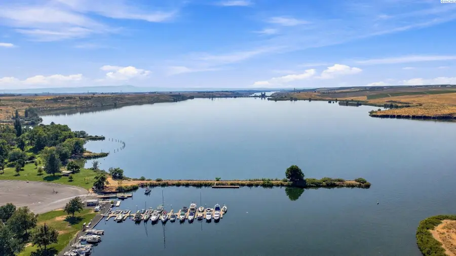 227 Lakeview Dr, Burbank, WA 99323 - #2