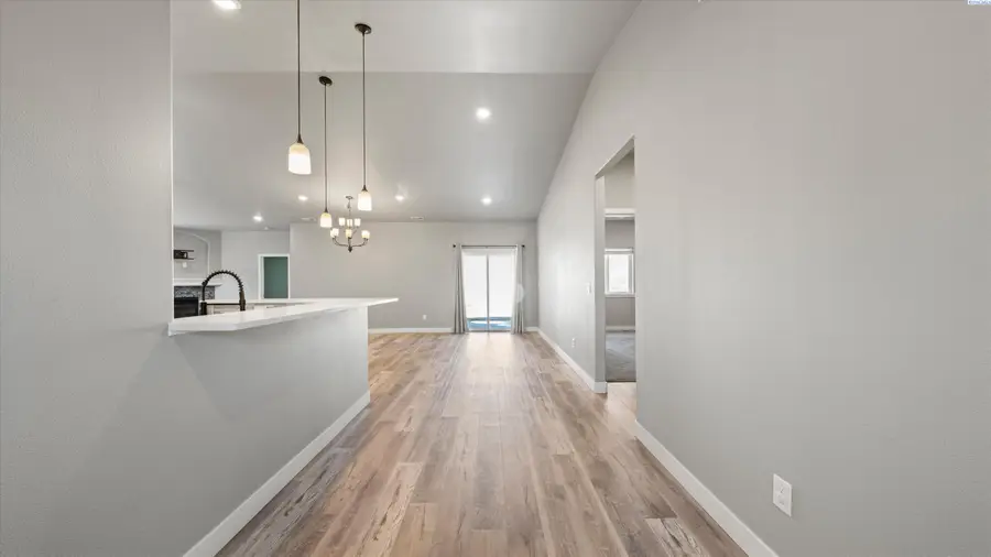 352 E Davis St., Connell, WA 99326 - #2