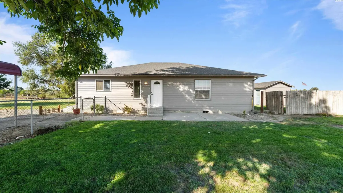 503 Riverfront Rd, Mabton, WA 98935 - #1