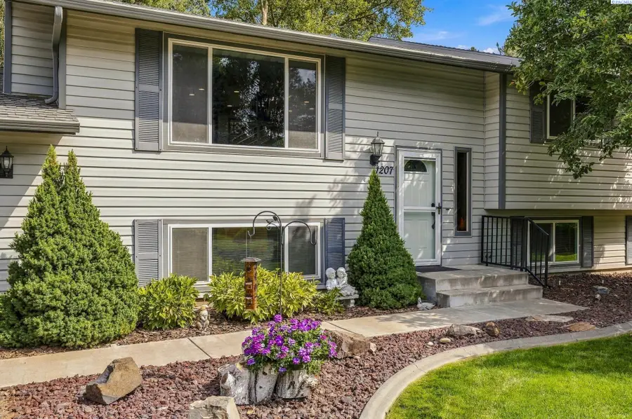 1207 S Delaware St., Kennewick, WA 99338 - #2