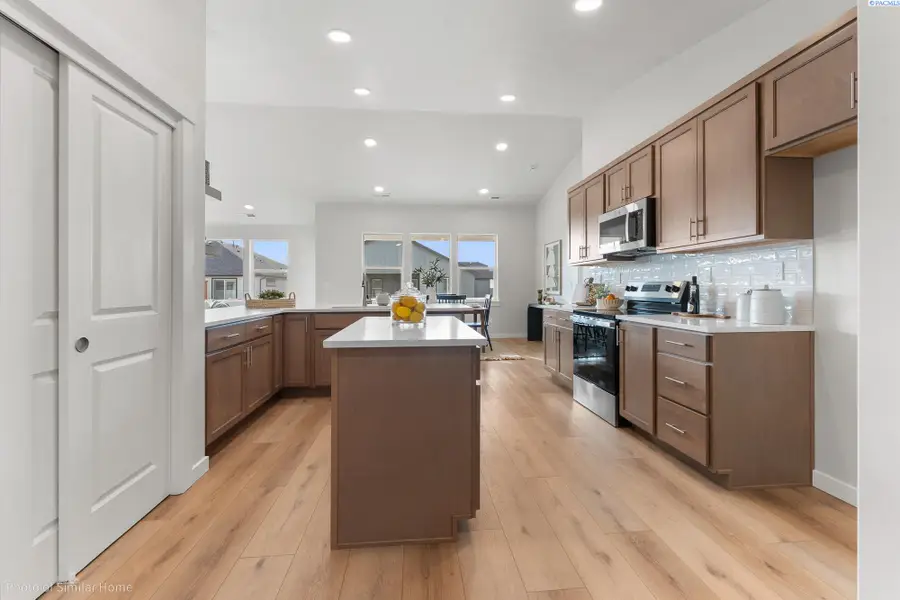 7052 W 24th Ave, Kennewick, WA 99338 - #3