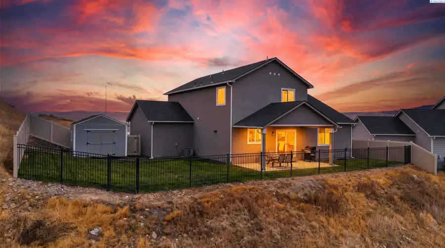 1560 W Goodlander Rd, Selah, WA 98942 - #2