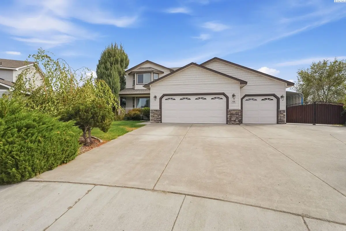 813 N Douglas Ct, Pasco, WA 99301 - #1