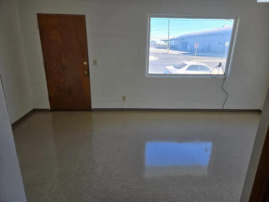 301 E Edison Avenue, Sunnyside, WA 98944 - #2