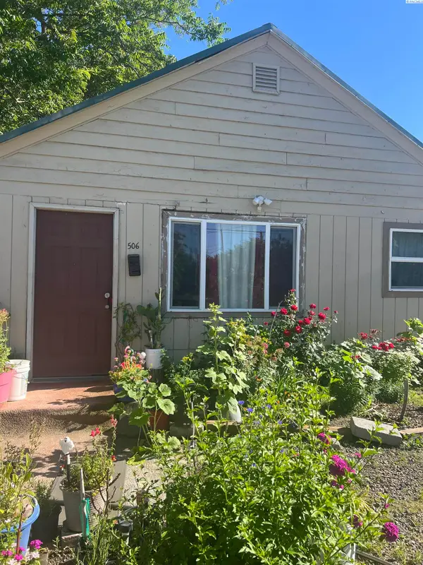 506 W 4th St, Grandview, WA 98930
