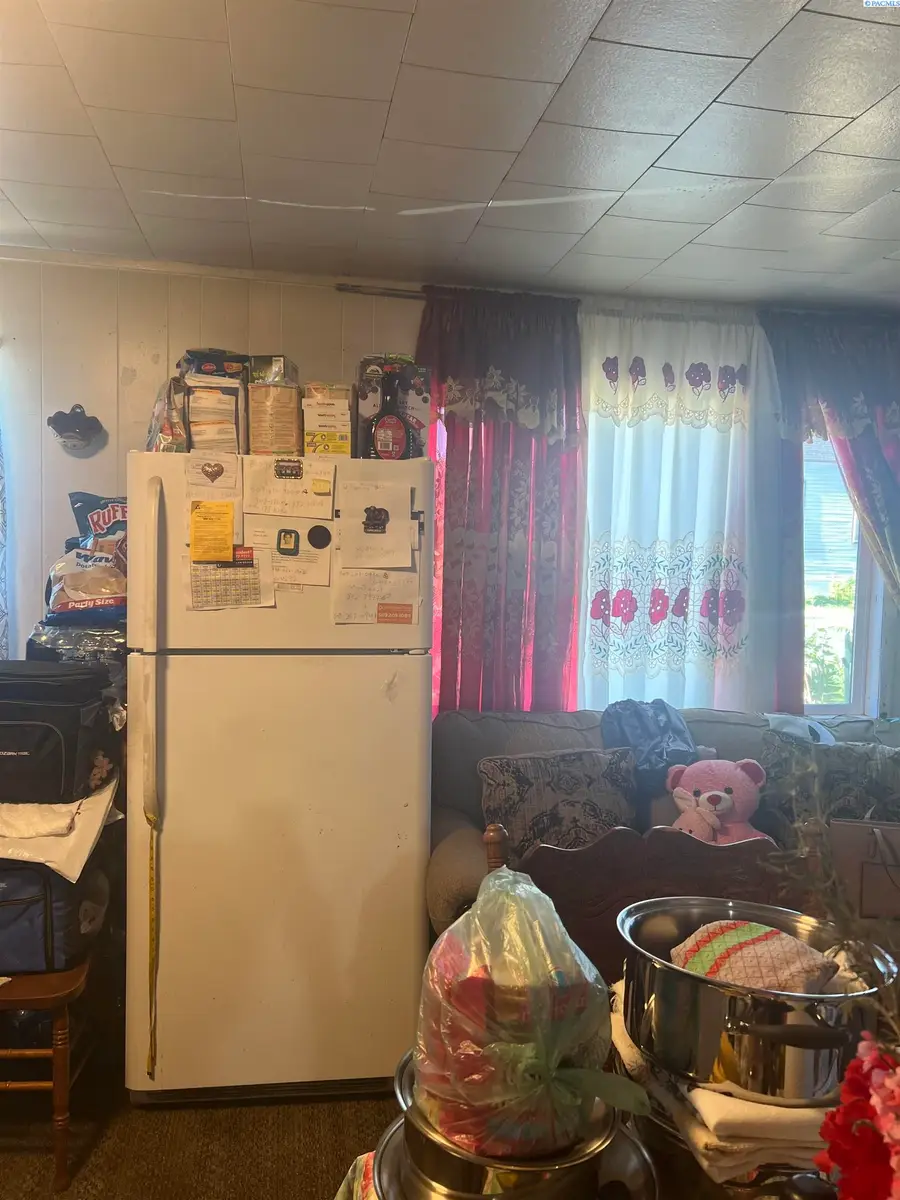 506 W 4th St, Grandview, WA 98930 - #2